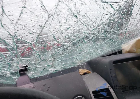 2005 Toyota Prius from USA, damaged, VIN JTDKB20UX53054798